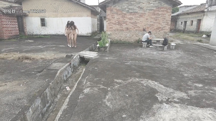 【cikaimoon-LiWaynix】10月最新人前全裸协闺蜜乡间露出